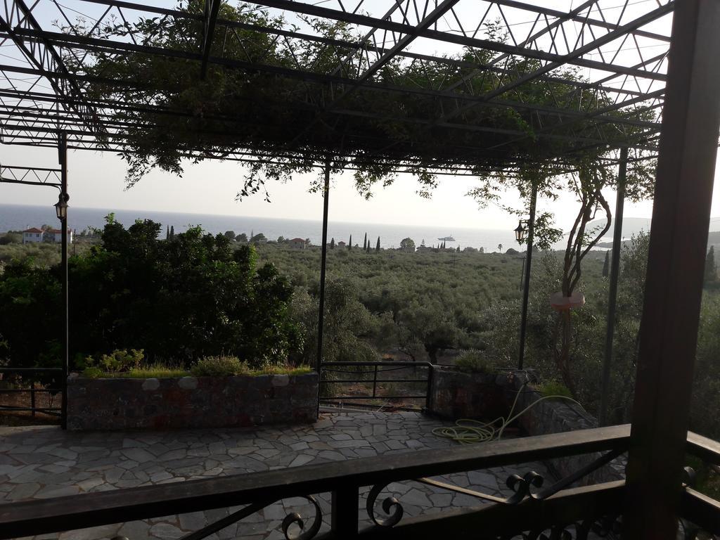 Ouranias Studios Kardamyli Exterior photo