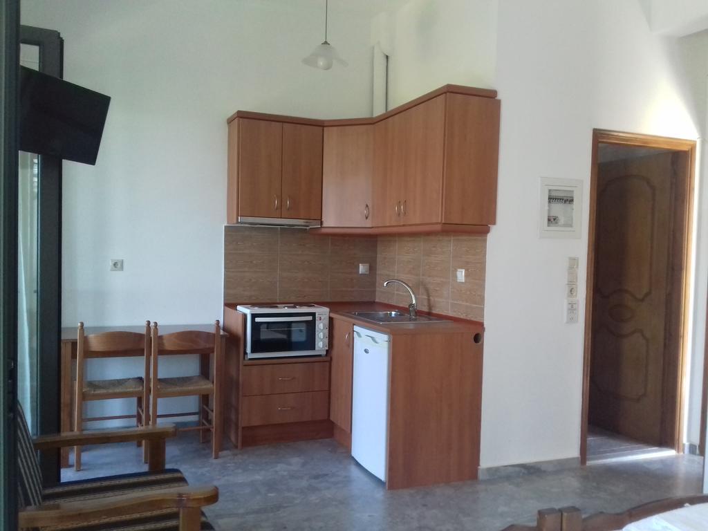 Ouranias Studios Kardamyli Exterior photo